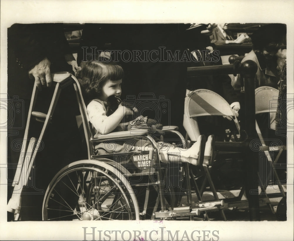 1965 Press Photo Sugar Bowl- Little fan gets special seat for game. - noa06239- Historic Images