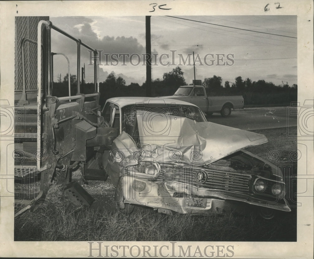 1970 Press Photo Accidents- Two persons were injured Friday in car-train mishap - Historic Images