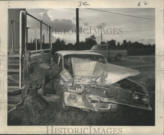 1970 Press Photo Accidents- Two persons were injured Friday in car-train mishap - Historic Images