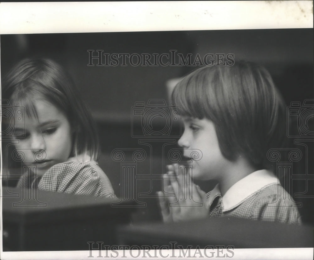 1973 Press Photo Academy of Sacred Heart School students. - noa06246 - Historic Images