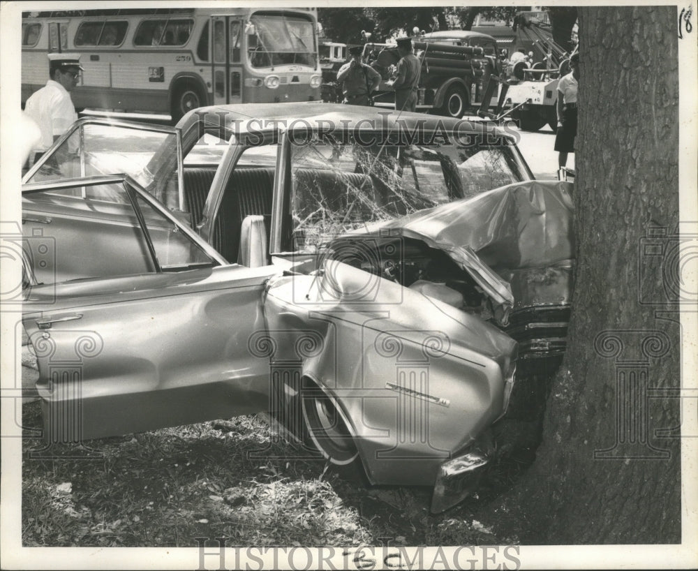 1968 Car wreck at Canal and N. Clark - Historic Images