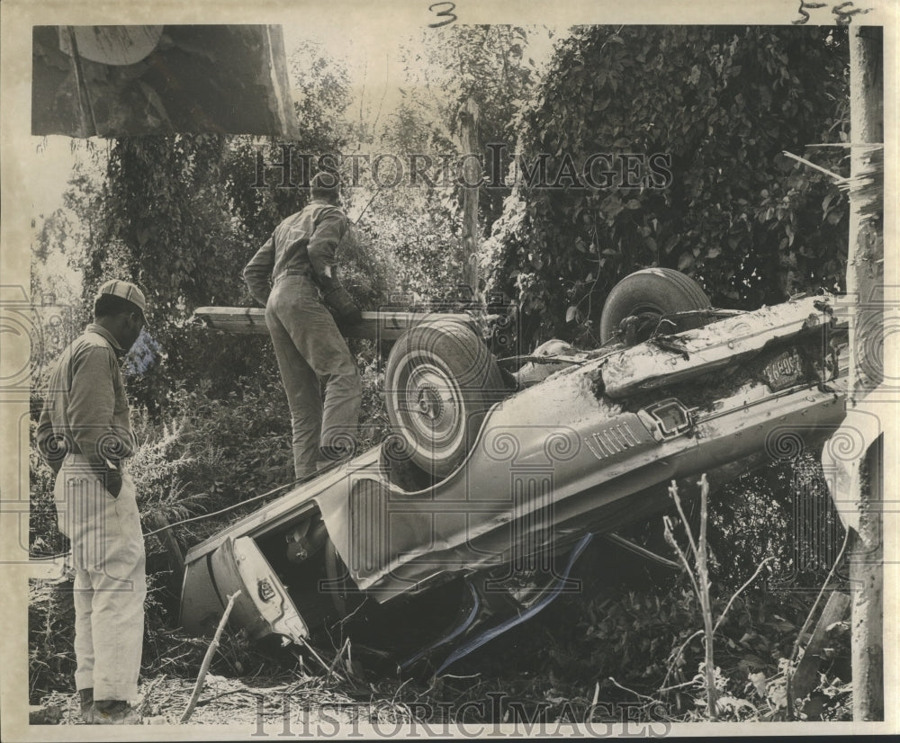 1966 Press Photo Car crash outside of Sorrento on US Hwy 61 - Historic Images