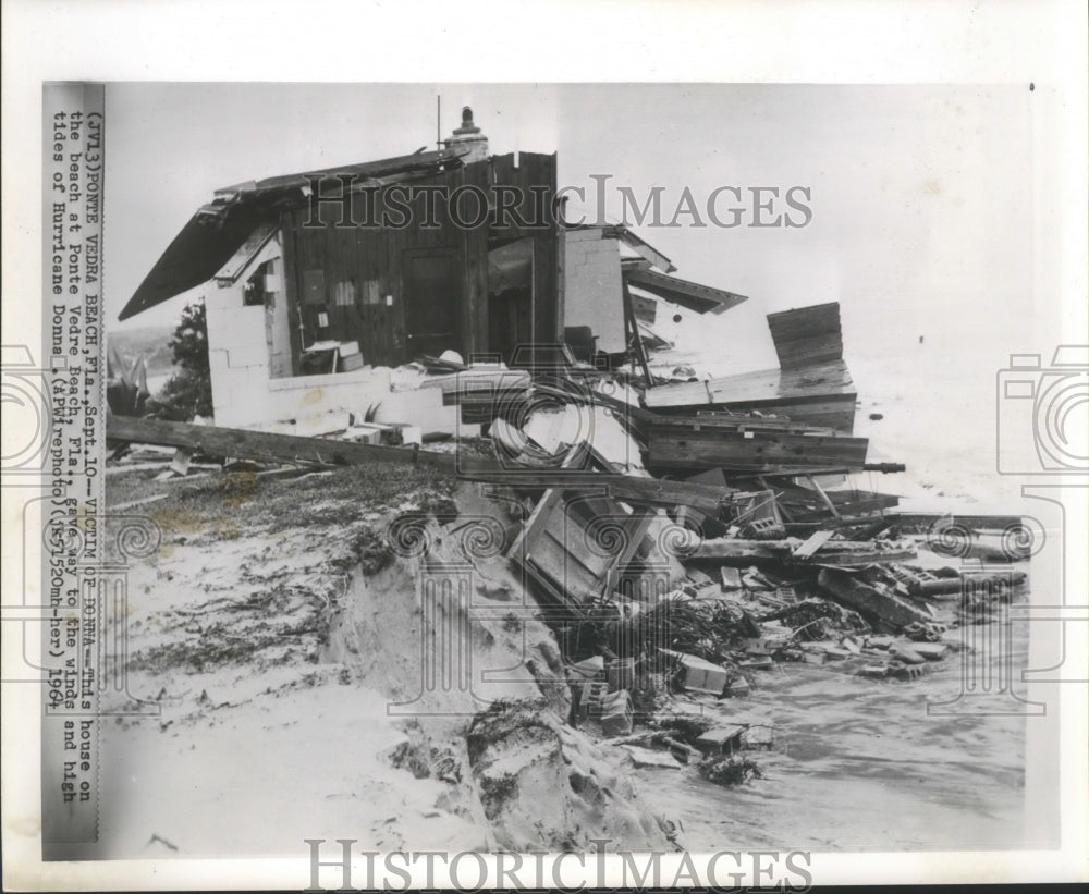 1964 Press Photo Hurricane Donna- This house on the beach  gave way to winds. - Historic Images