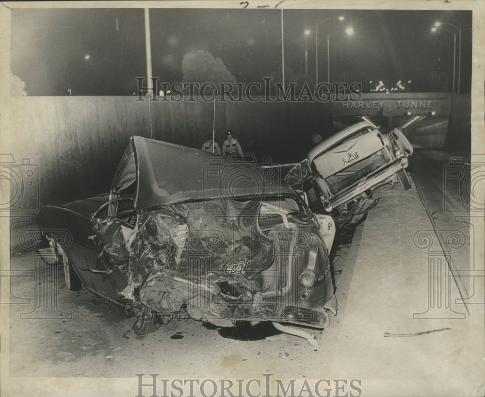 1967 Press Photo Accidents-Cars In accident Sunday morning at the Harvey Tunnel - Historic Images