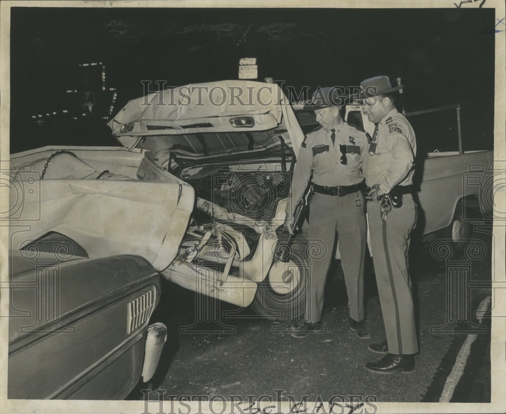 1967 Car accident on Airline Highway in Jefferson Parish - Historic Images