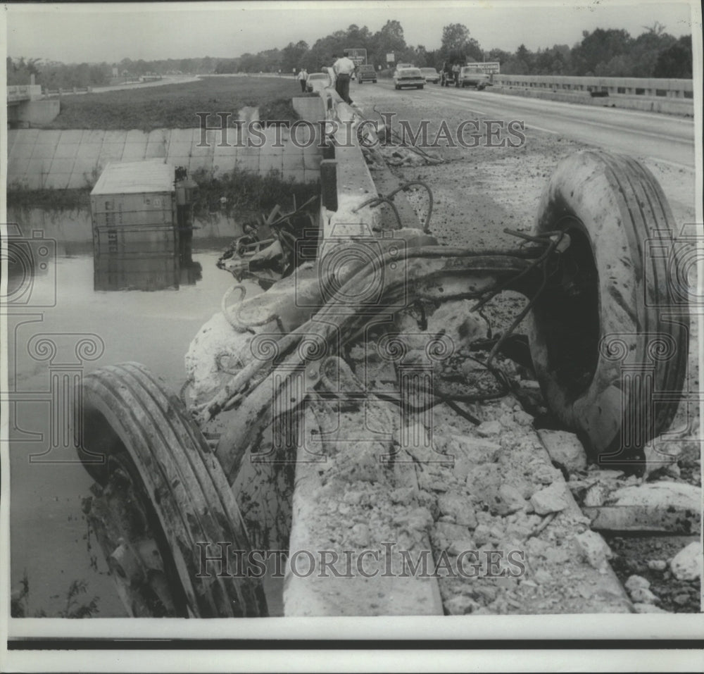 1967 Accidents-Parts of a truck trailer are left on Dorcheat Bayou . - Historic Images