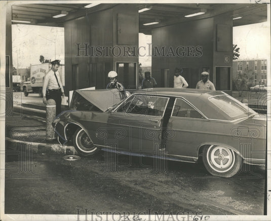 1966 Accidents- Car in which Evelyn Pearl Latiolais, 21, died. - Historic Images