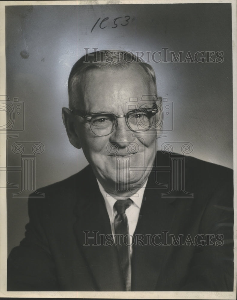 1965 Press Photo Joseph J. Abrams has retired after 49 years with I.C.Railroad. - Historic Images