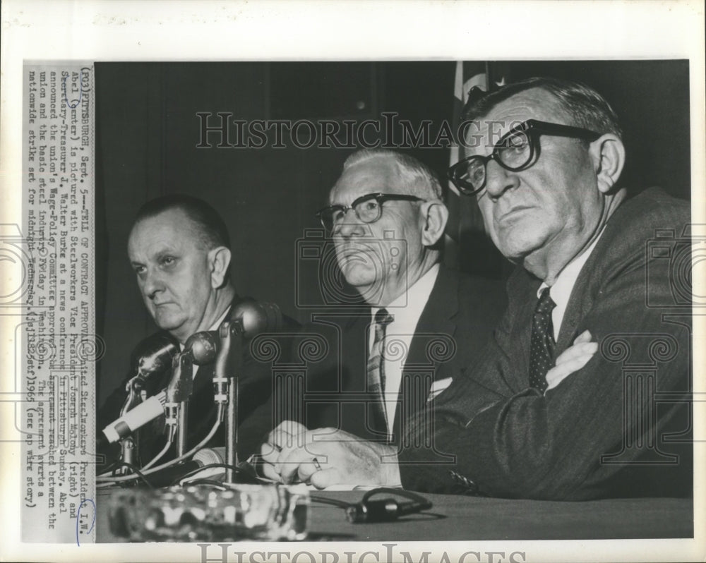 1965 Press Photo United Steelworkers President I.W. Abel at news conference. - Historic Images