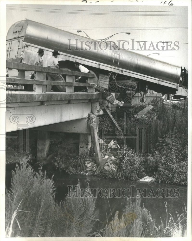 1967 Accidents-Authorities inspect damage to milk tank. - Historic Images