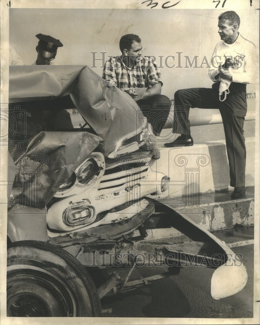 1966 Press Photo Accidents- truck show damaged front end as result of accident.- Historic Images