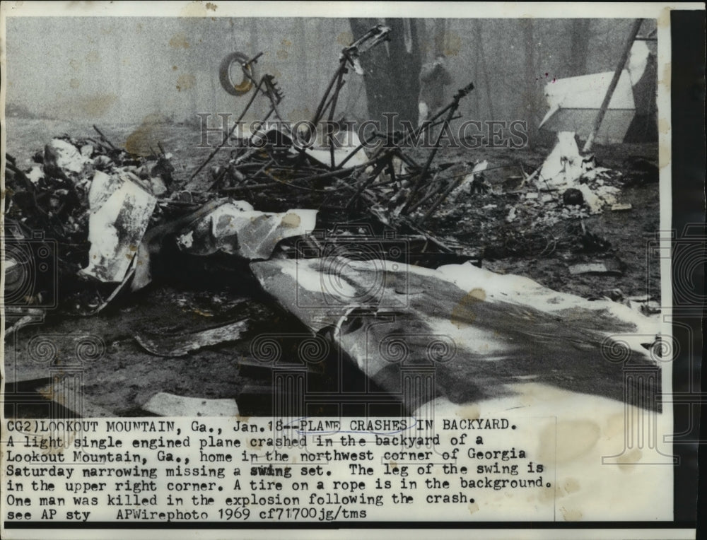 1969 Press Photo Wreckage of a single engine plane crash in Lookout Mountain, GA - Historic Images