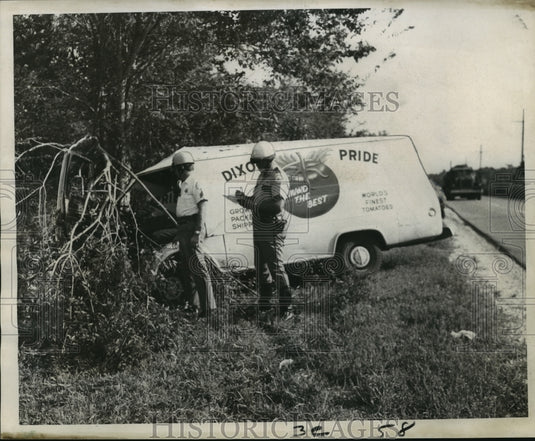 1969 Press Photo Accidents-Officers check fatal crash, Hwy. 45 near Crown Point. - Historic Images