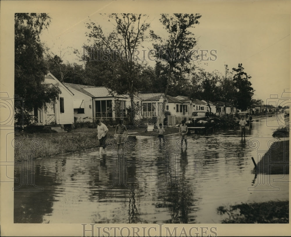 1948 View of flooding on the 1st block of Oaklawn Place. - Historic Images