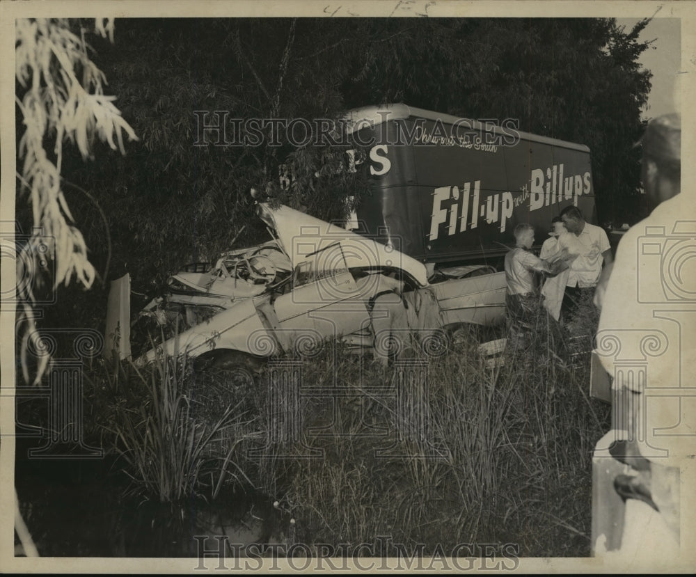 1961 Press Photo Accidents-Crimpled sedan collided with truck, killing two. - Historic Images