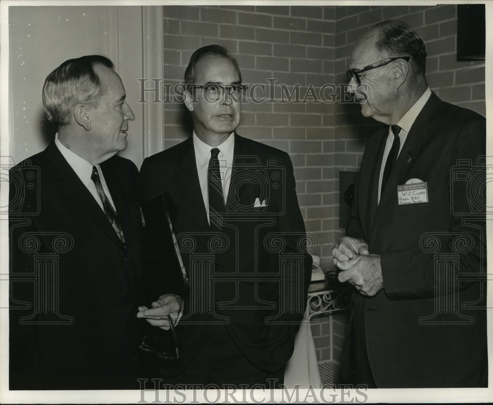 1967 Edwin Vennard, Dr. Gardner Ackley and W.J. Clapp in New Orleans - Historic Images