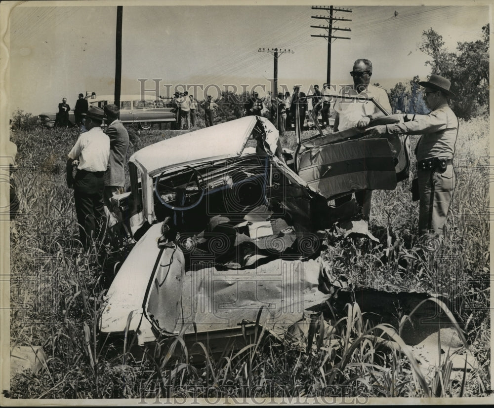 1963 Accidents- Wreckage after Sunday morning collision. - Historic Images