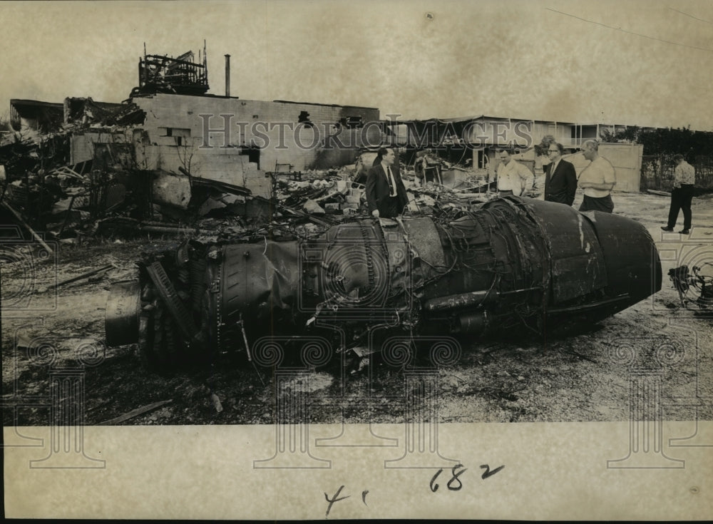 1967 Press Photo Accidents - Part of the jetliner that crashed in Kenner, LA. - Historic Images