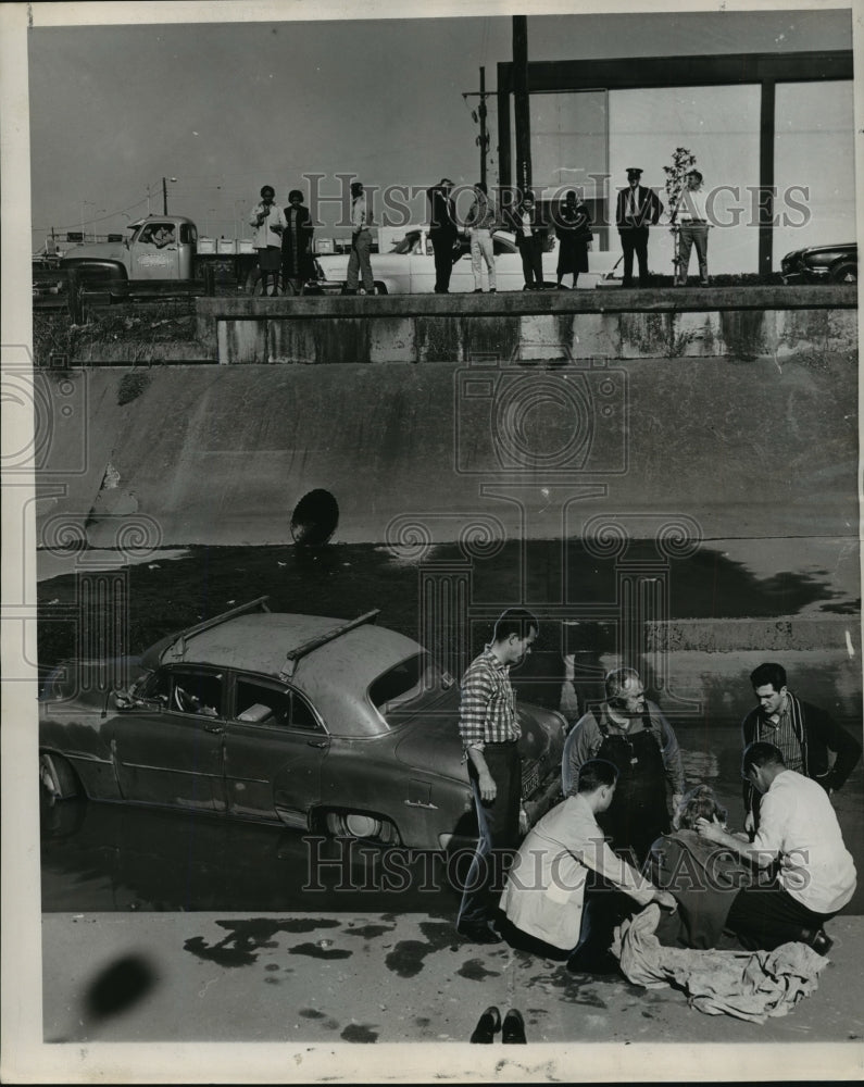 1961 Accidents - Couple injured after plunging into Palmetto Canal. - Historic Images