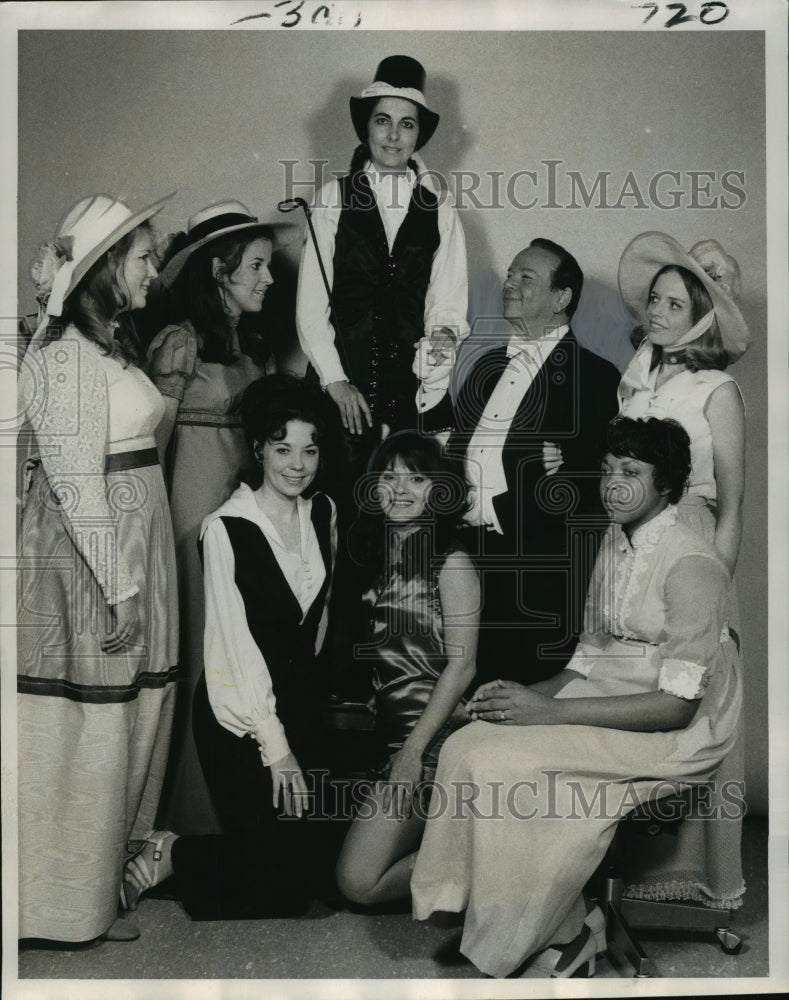 1971 Press Photo Abramson High School teacher in costume for Faculty Frolics. - Historic Images