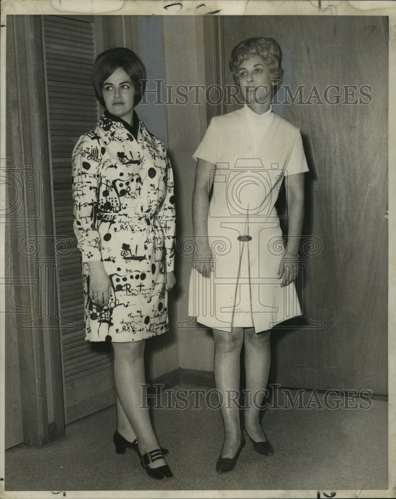 1969 Faculty wives rehearse for Delgado College Fashion Show - Historic Images