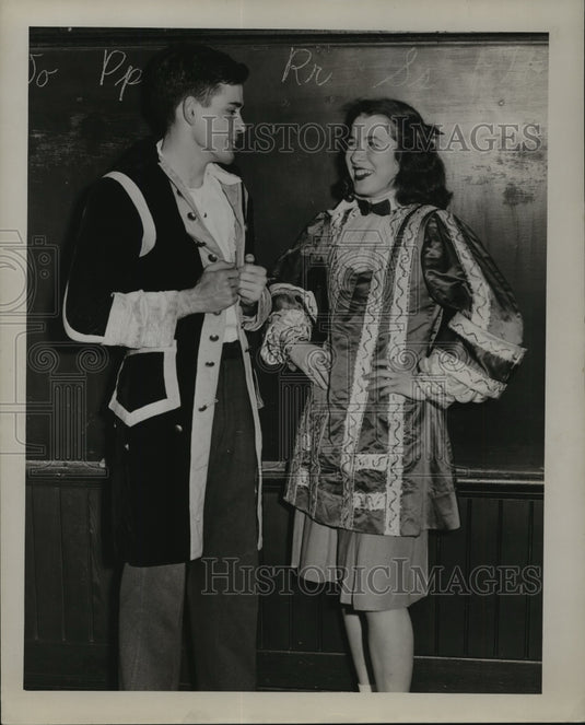 1946 Press Photo New Orleans Mardi Gras Carnival-Agatha Edmonson, Tom Winkler-Historic Images