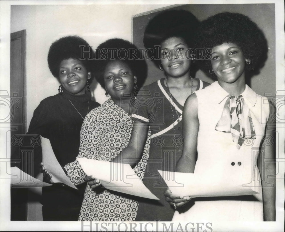 1971 Press Photo Adult Education Center- students, daughters of Mr Junius Cole - Historic Images