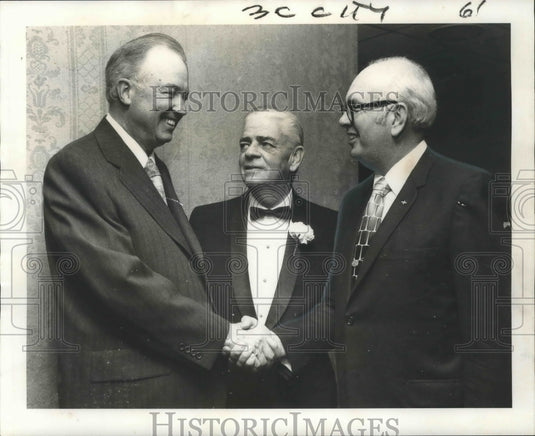 1971 Press Photo Judge Robert Ainsworth & Bob Rivet Honor J.P. Babington - Historic Images