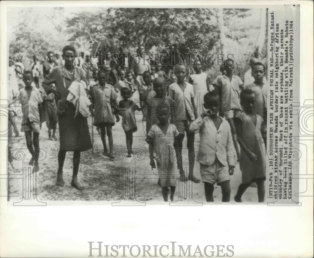 1964 Refugee Watusi Children Stream Across Rwanda Border to Burundi - Historic Images