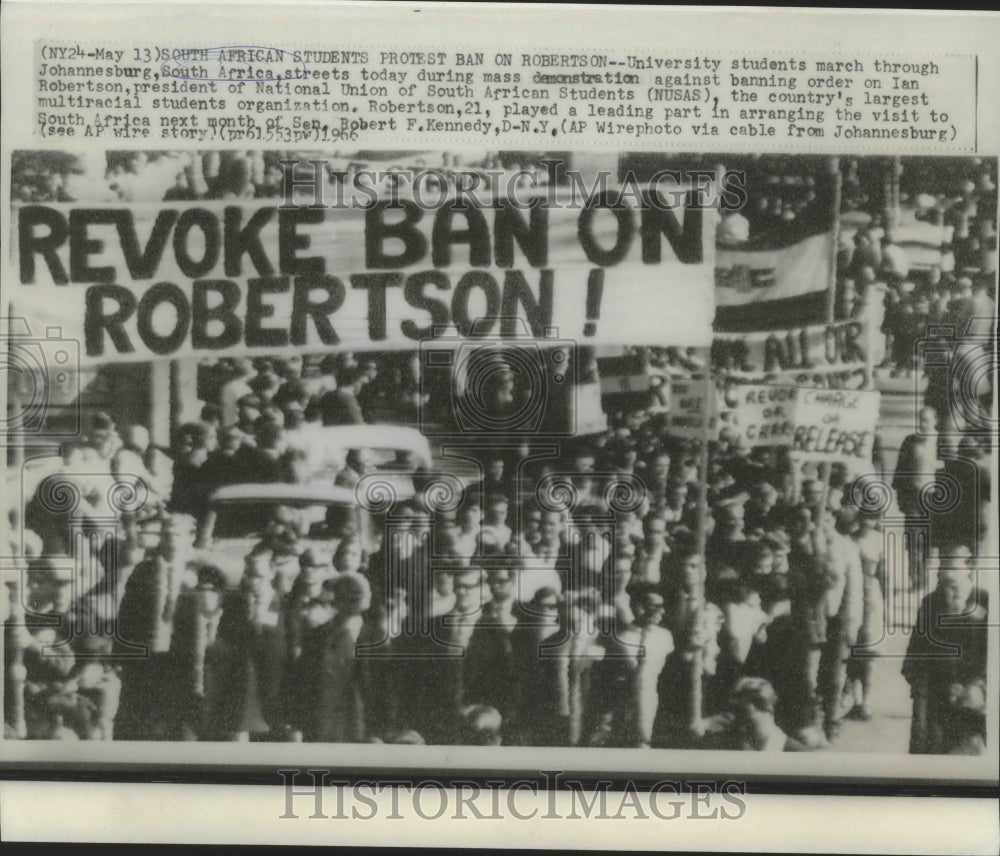 1966 Press Photo University Students March Through Johannesburg, South Africa - Historic Images