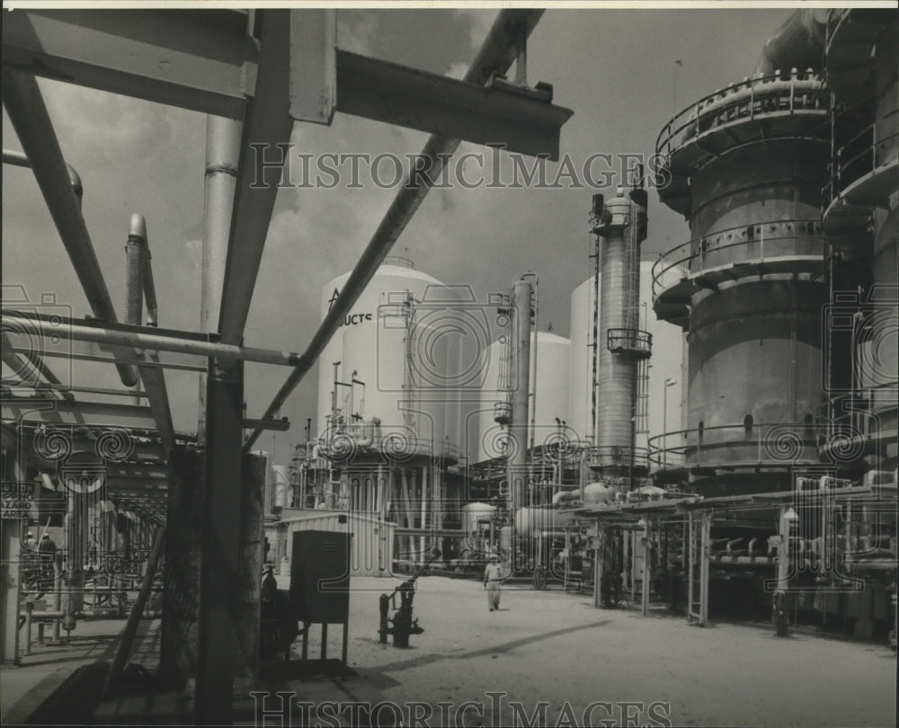 1983 View of the Air Products plant at New Orleans, Louisiana. - Historic Images