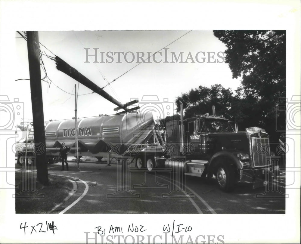 1993 Accidents - An 18 wheeler that struck a telephone pole on I-10. - Historic Images