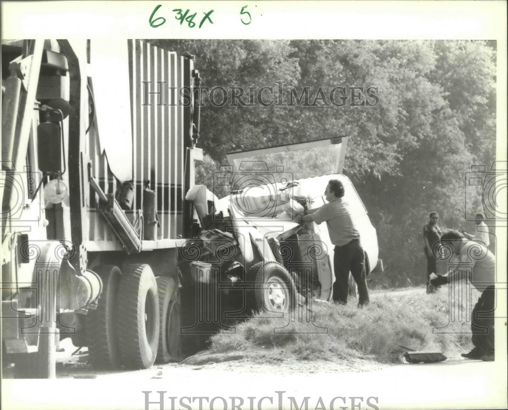 1989 Truck Accident Kills One Near the Jefferson Parish Landfill - Historic Images