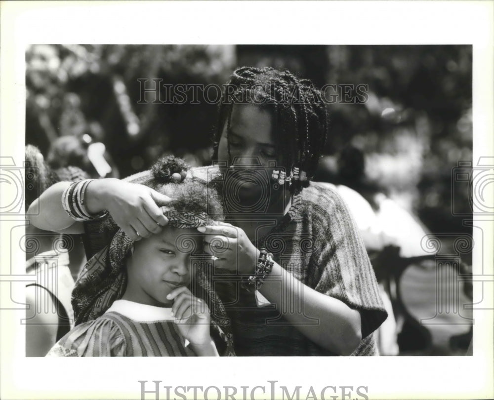 1995 Trenell Suarez Adjusts Lavonda Brown&#39;s Head Band at Festival - Historic Images