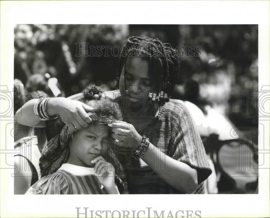 1995 Trenell Suarez Adjusts Lavonda Brown's Head Band at Festival - Historic Images