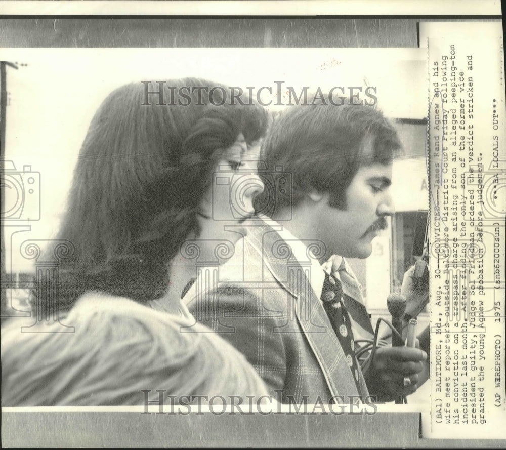 1975 Press Photo James Rand Agnew and his wife after his trespassing conviction - Historic Images