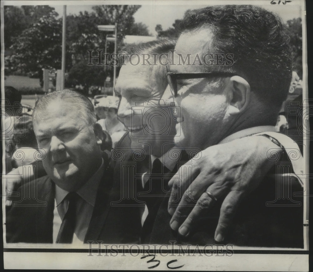 1968 Press Photo Governor John J. M&#39;Keithen Embraces Senator Jamar Adcock - Historic Images