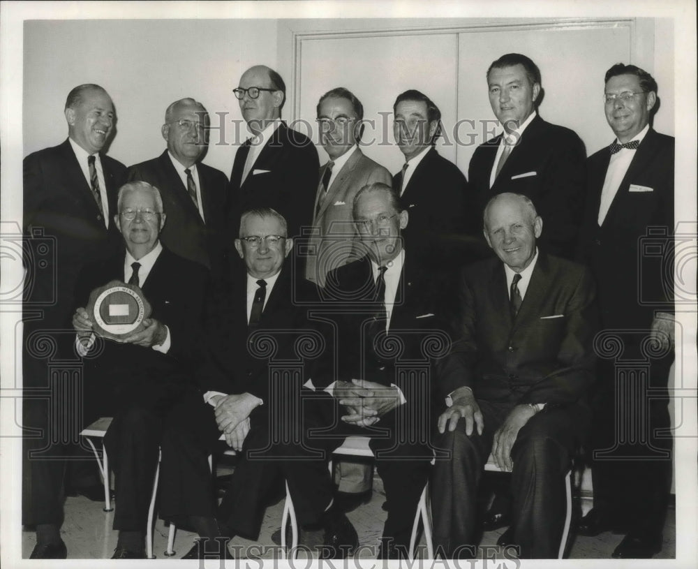 1966 N.O. Credit Men&#39;s Association Past President honored - Historic Images