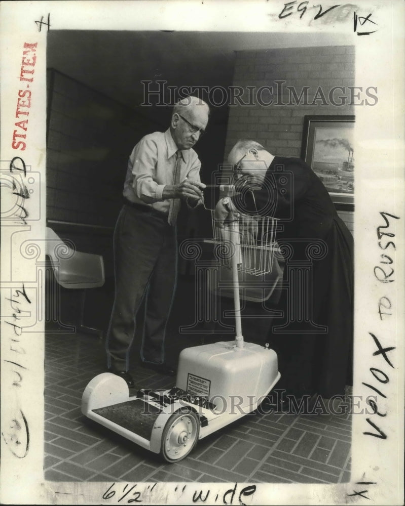 1973 Press Photo Aged nursing home resident helps a Priest with basket on cart - Historic Images