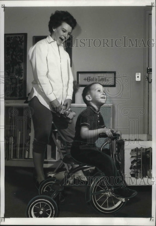 1988 Adoptions-Divorcee Mrs. Marilyn Karnes adopts Jonah age 4. - Historic Images