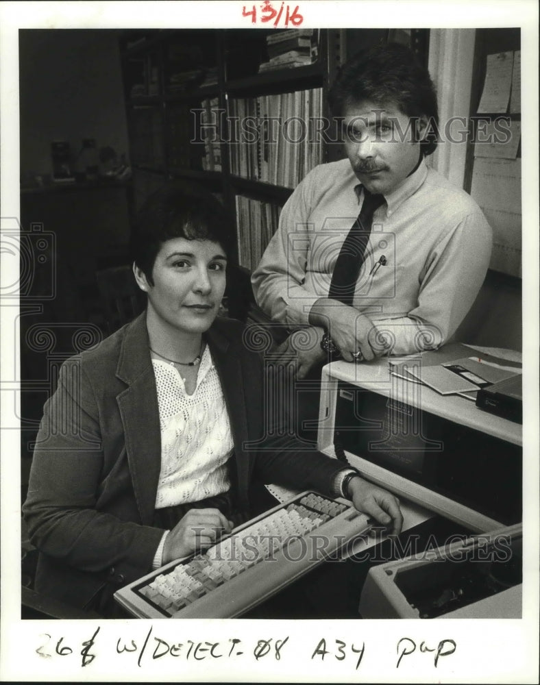 1985 Press Photo Susan Hassig &amp; Dr. William Atkinson Form AIDS Louisiana Stats - Historic Images