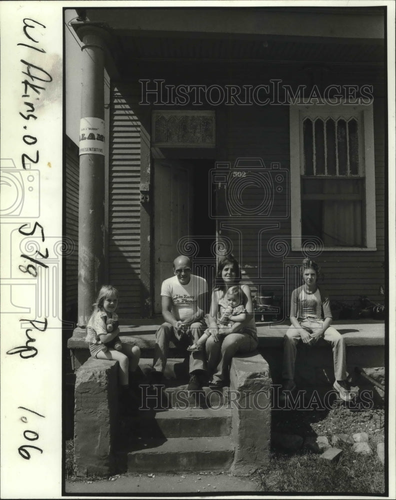 1983 James Atkins, his wife Miriam and their children. - Historic Images