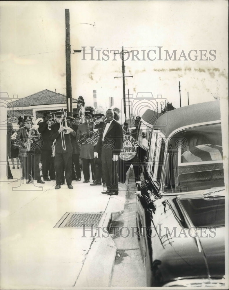 1968 Press Photo Funeral of Jazz Musician Adolph Alexander. - noa09585 - Historic Images