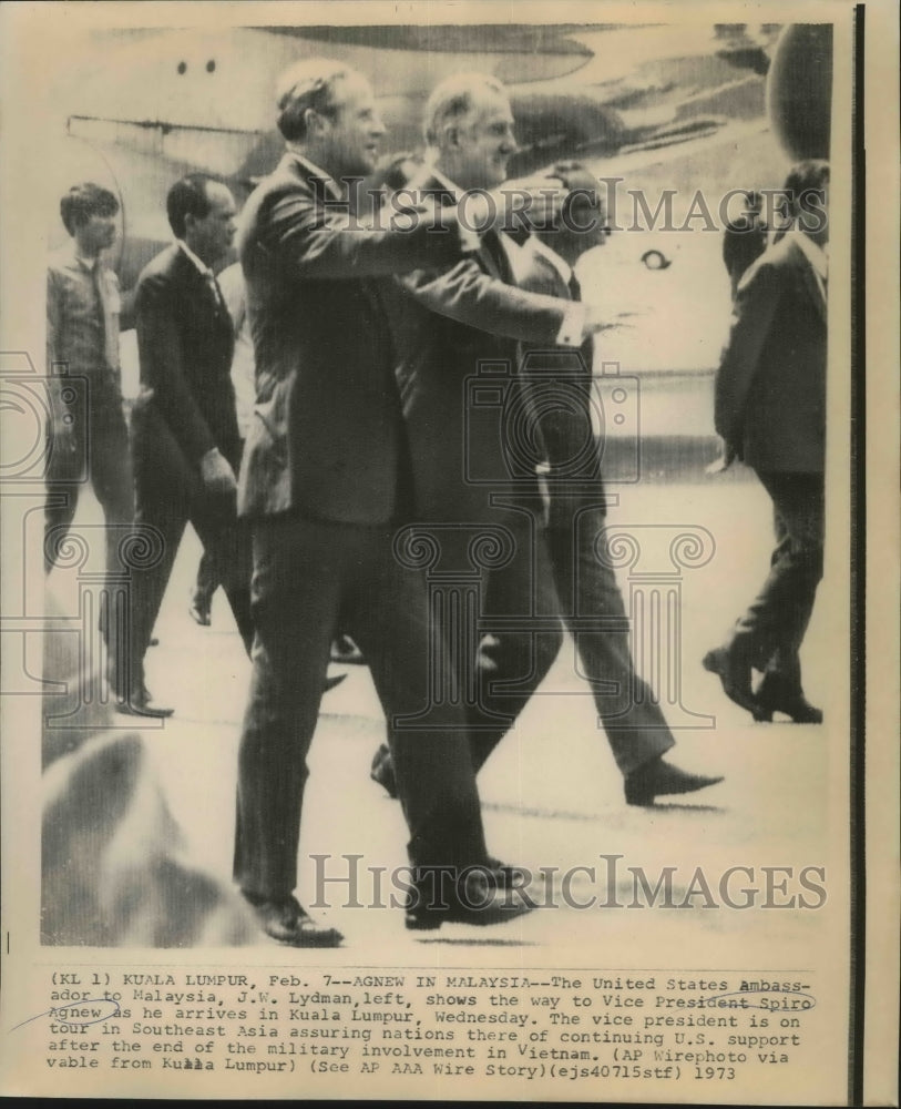 1973 Press Photo US Ambassador to Malaysia, J.W. Lydman with V-P Agnew. - Historic Images