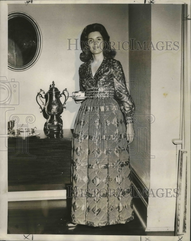 1969 Press Photo Mrs. Lionel Adams Jr. wears her favorite gown for formal dining - Historic Images