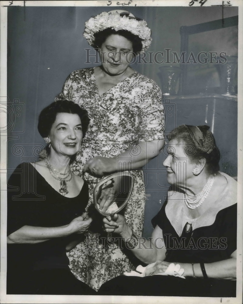 1960 Press Photo Mrs. Lionel Adams, Mrs. Edwin H Blum and Mrs. Hamilton P Jones.- Historic Images