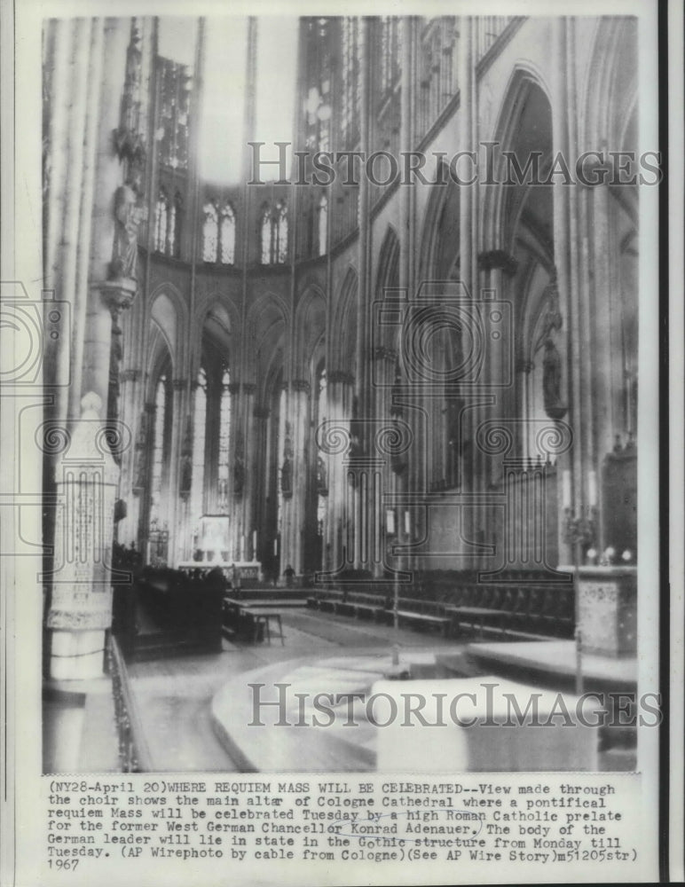 1967 View through the choir shows main altar of Cologne Cathedral - Historic Images