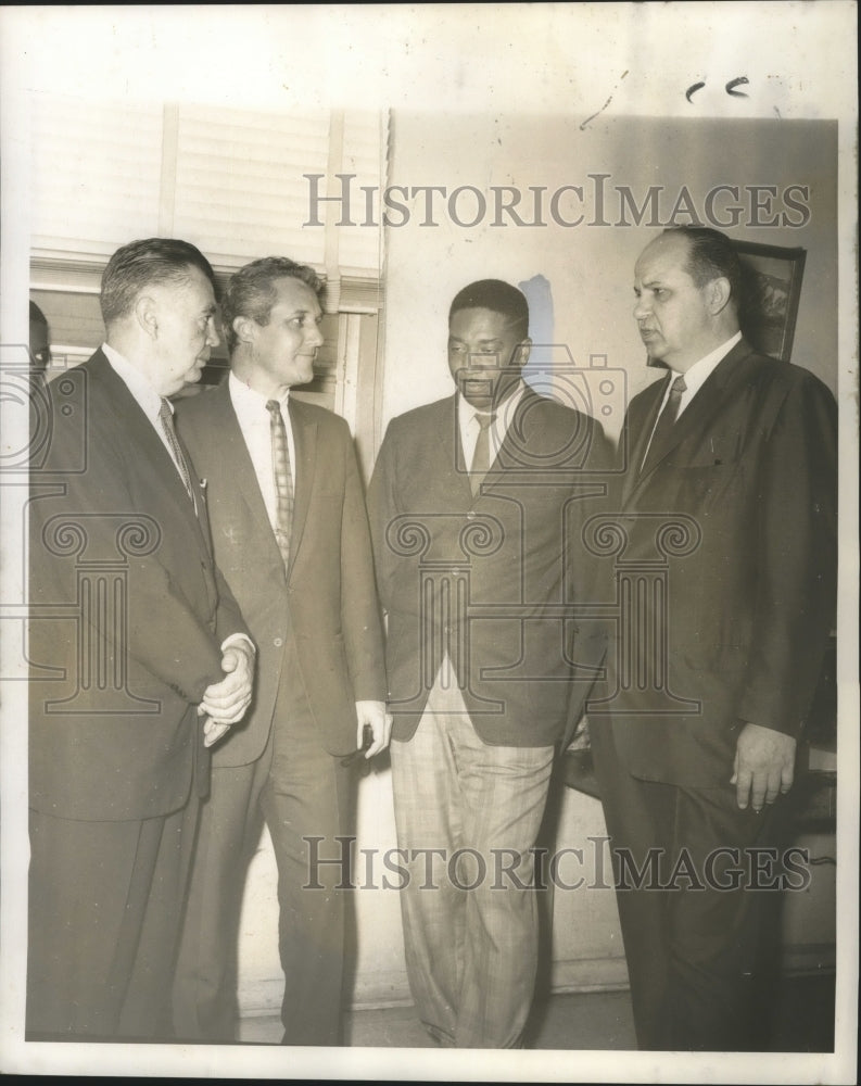 1968 Press Photo S.W. Water Board and Union officials meet - noa09850 - Historic Images