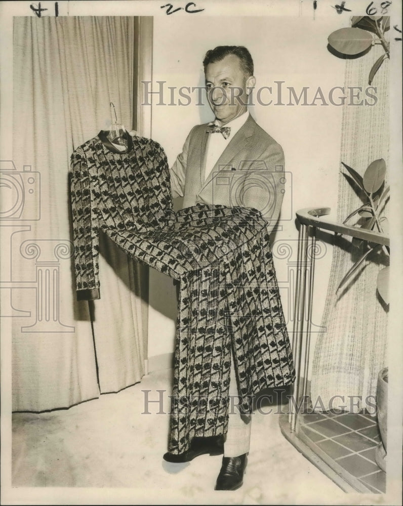 1968 Victor Alexander shows a dinner tunic and pants ensemble. - Historic Images