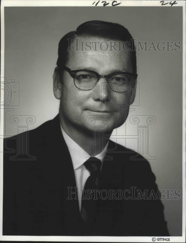 1970 Press Photo L.F. Adams, vice president of Chevron Solex - noa09928 - Historic Images